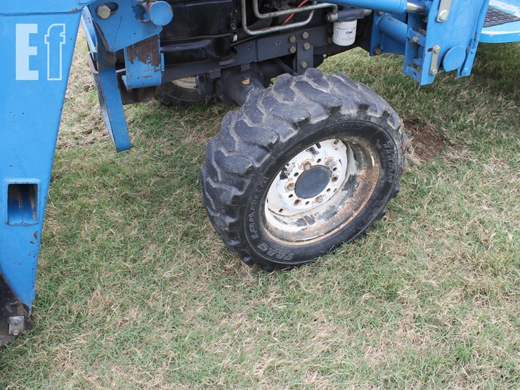 new-holland-tractor-8804-image-5