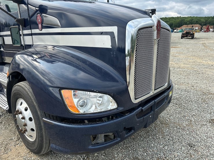 2017-kenworth-t660-image-10