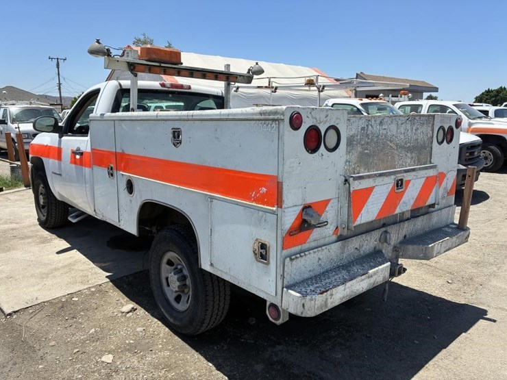 2009-chevrolet-3500hd-image-4
