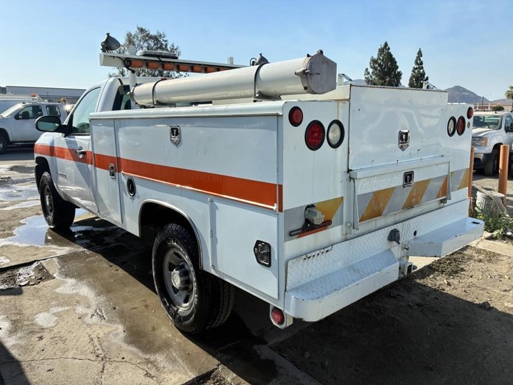 2009-chevrolet-3500hd-image-4