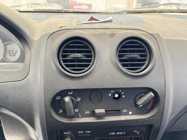 2010-vantage-evx1000-utility-truck-image-17