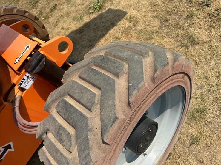 2012-jlg-600aj-image-40