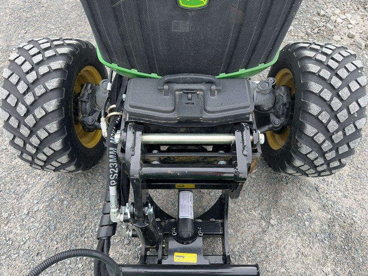 2025-john-deere-2025r-image-16