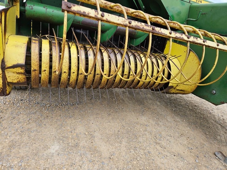 john-deere-336-image-12