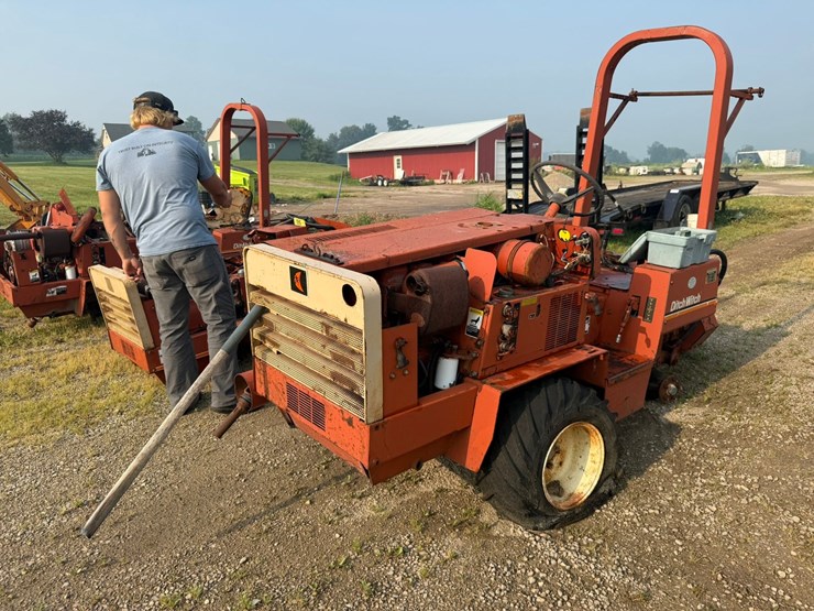 ditch-witch-350sx-image-1
