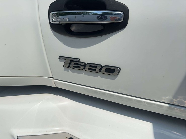 2022-kenworth-t680-image-14