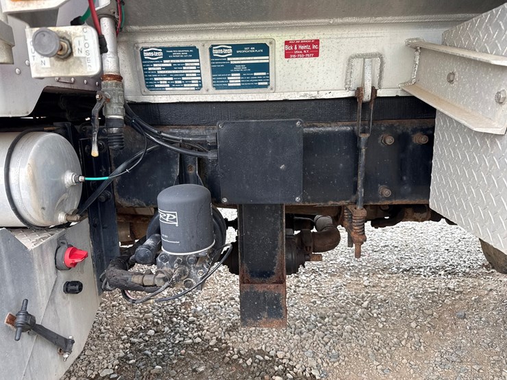 2007-peterbilt-335-image-27