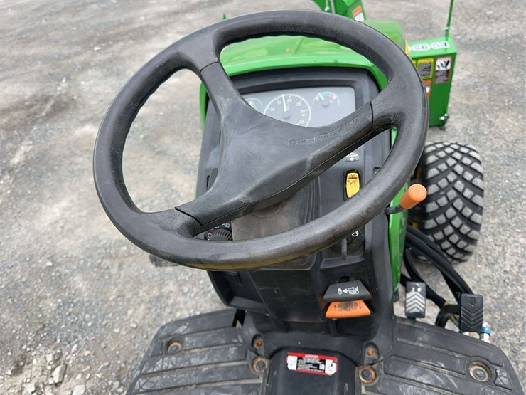 2025-john-deere-2025r-image-23