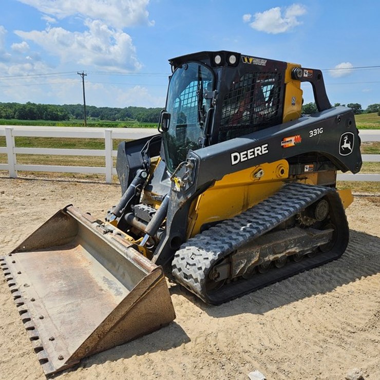 DEERE 331G