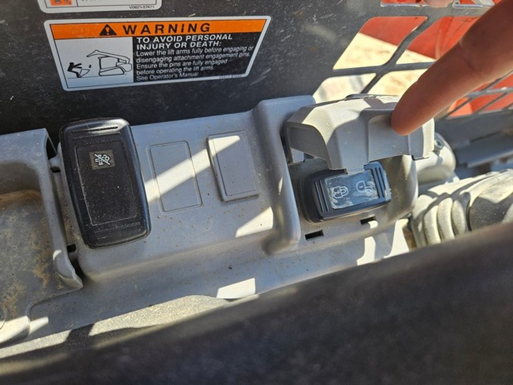 2019-kubota-svl65-2-image-25