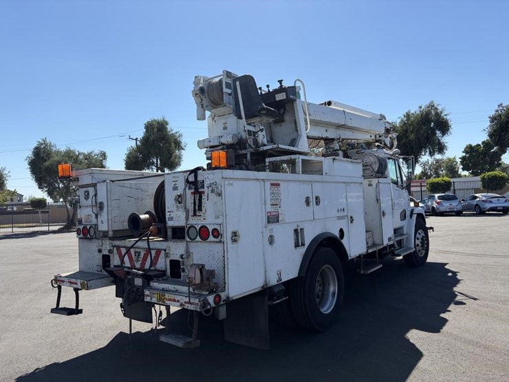 2000-freightliner-fl80-service-utility-truck-image-3