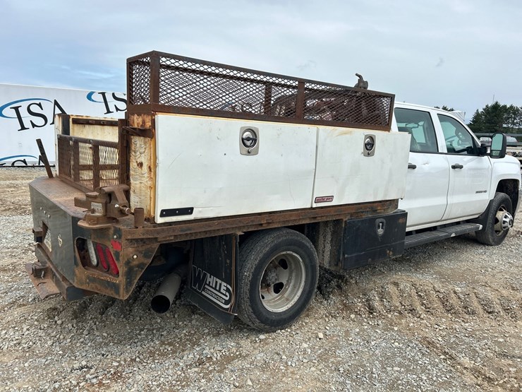 2015-chevrolet-3500-image-5