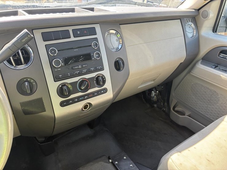 2012-ford-expedition-xlt-image-18