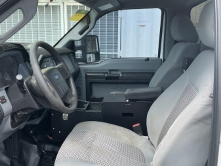 2016-ford-f550-image-27