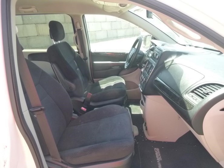 2014-dodge-grand-caravan-image-19