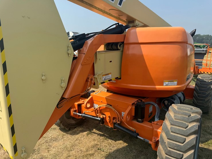 2012-jlg-600aj-image-24