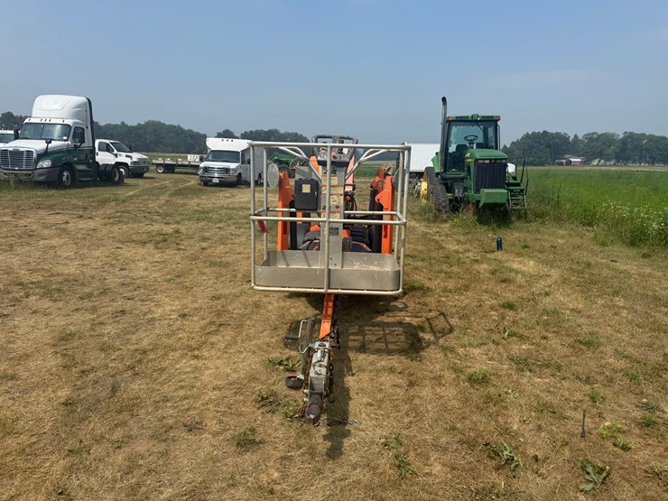 2016-jlg-t350-image-8