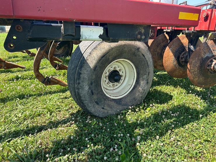 case-ih-730b-ecolo-tiger-ripper-image-27