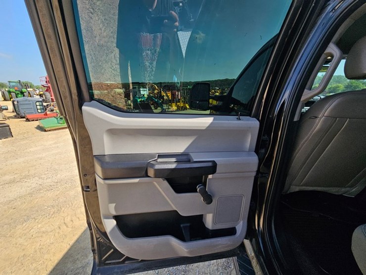 2021-ford-f350-image-22
