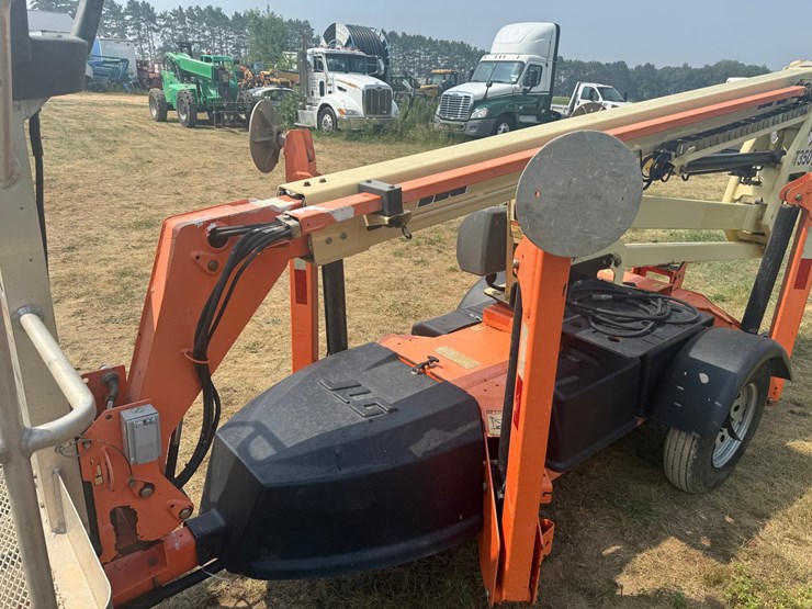 2016-jlg-t350-image-11