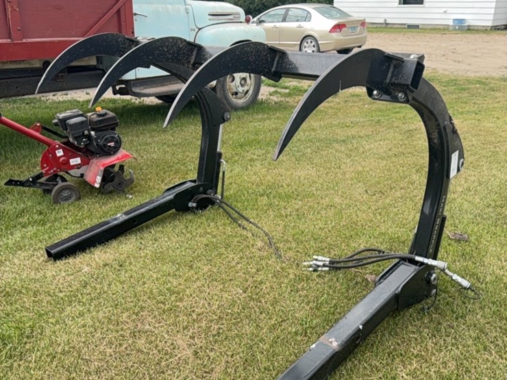 grapple-fork,-like-new,-came-off-new-holland-6070-tractor-and-loader,-would-fit-others-image-2