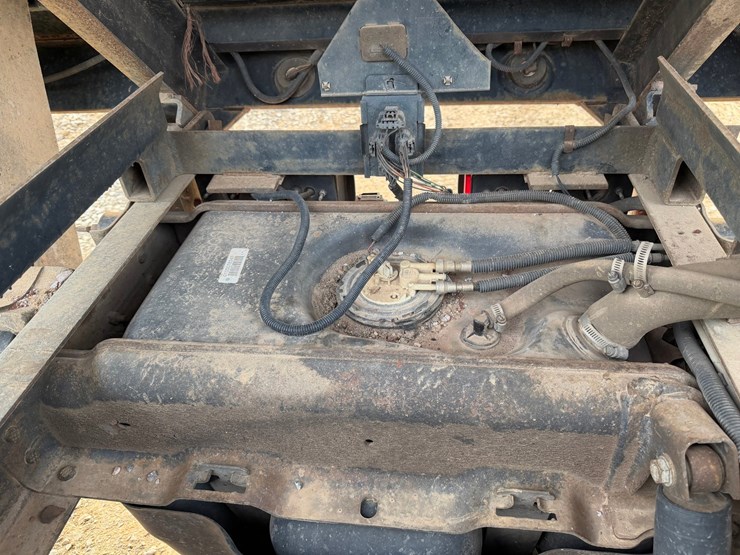 2001-chevrolet-3500-image-22