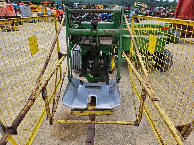 john-deere-336-image-22