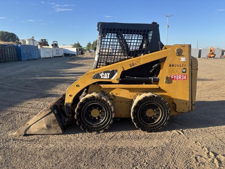 2014-caterpillar-226b3-image-5
