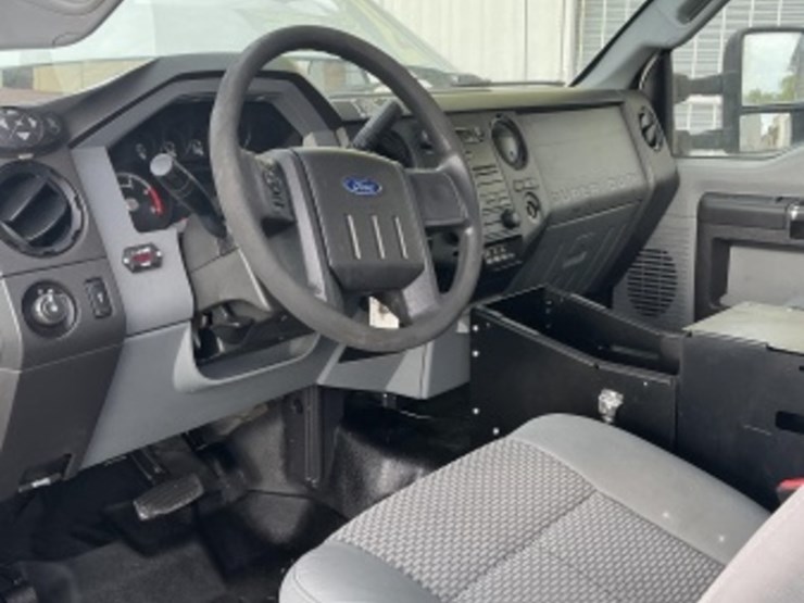 2015-ford-f550-image-28