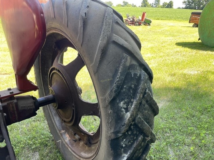 farmall-h-tractor-image-9