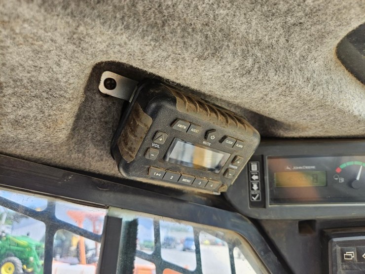 deere-331g-image-35