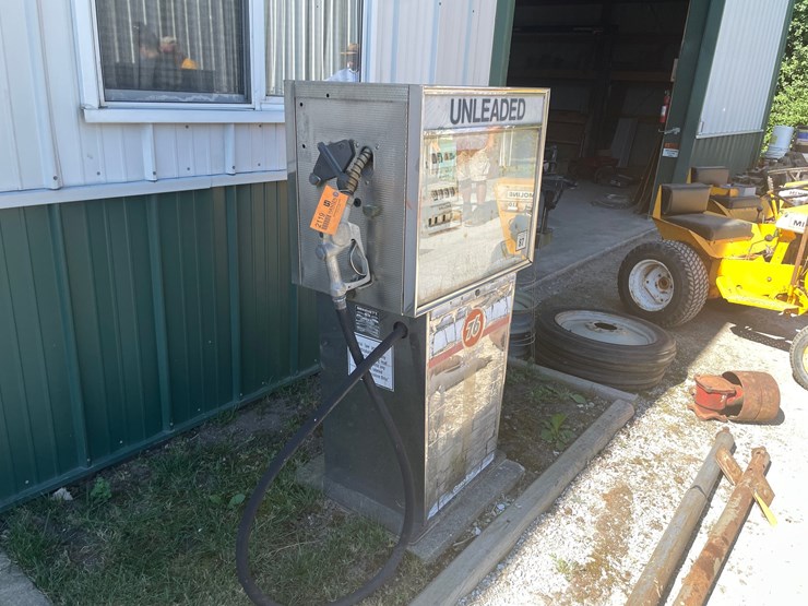 #2119-•-bennett-gas-pump-image-3
