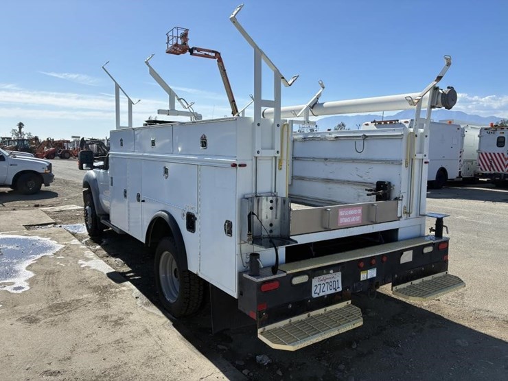 2011-ford-f550-image-4