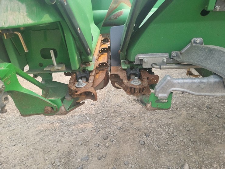 2014-john-deere-612c-corn-head---field-ready-image-32