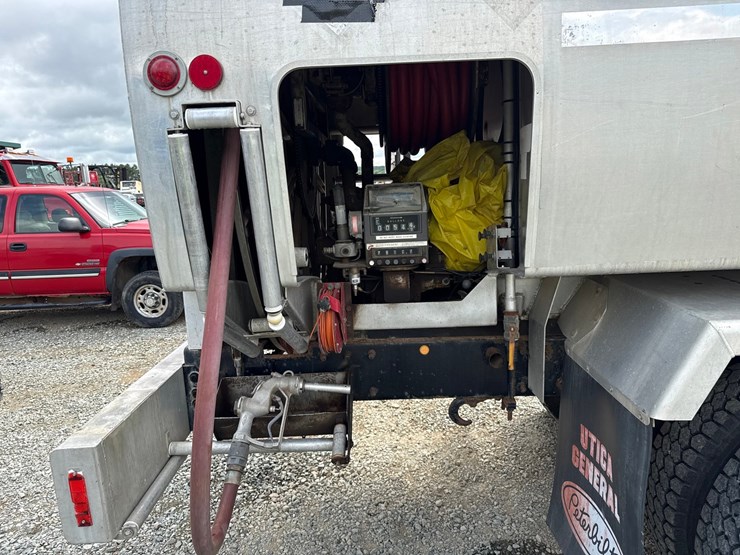 2007-peterbilt-335-image-50