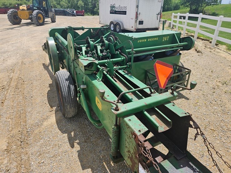 john-deere-24t-image-19