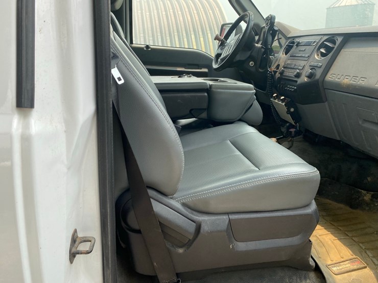 2011-ford-f550-image-25