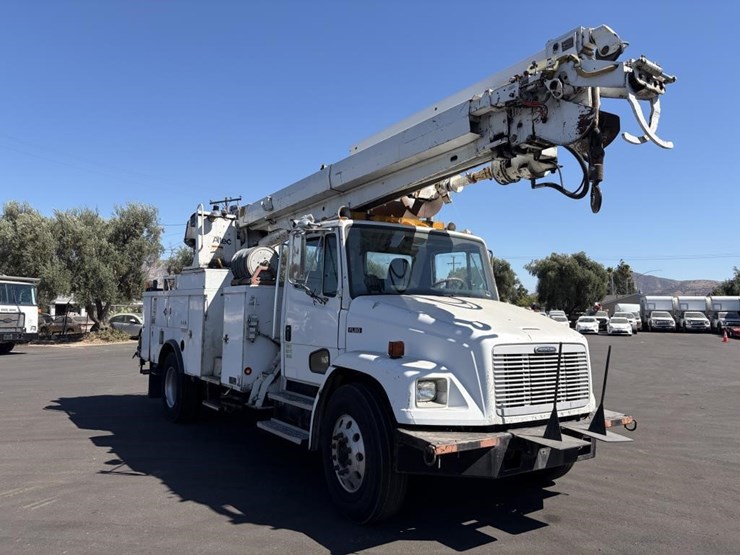 2000-freightliner-fl80-service-utility-truck-image-2