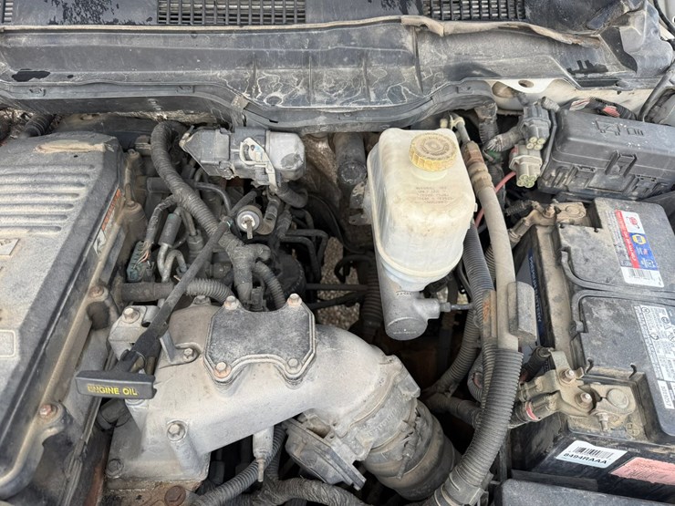 2011-dodge-3500-image-16