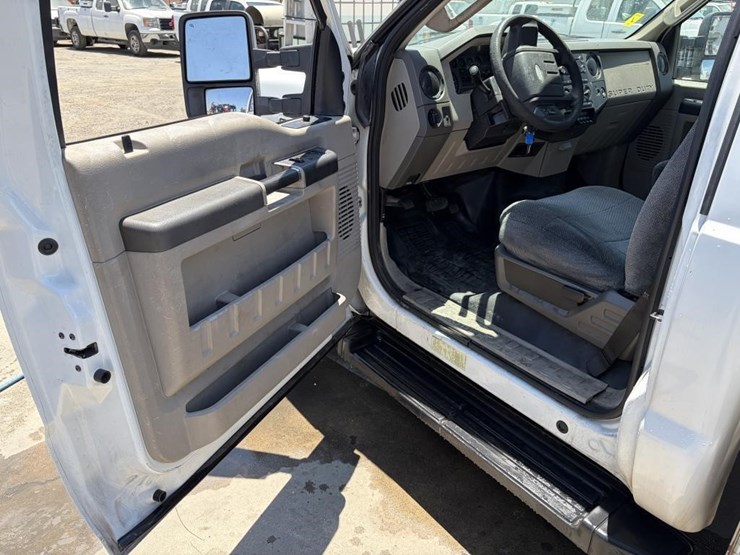 2009-ford-f350-image-13
