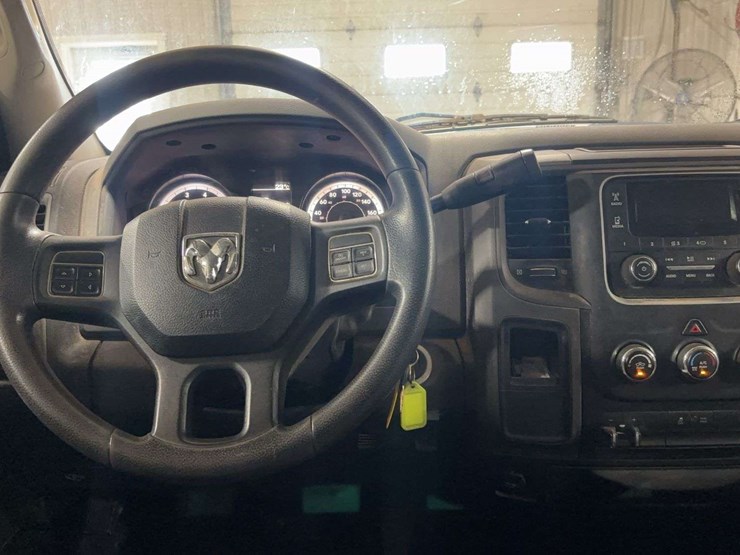2014-dodge-1500-image-17