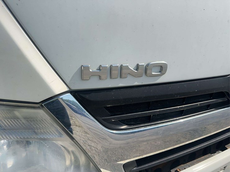 2015-hino-195-image-13