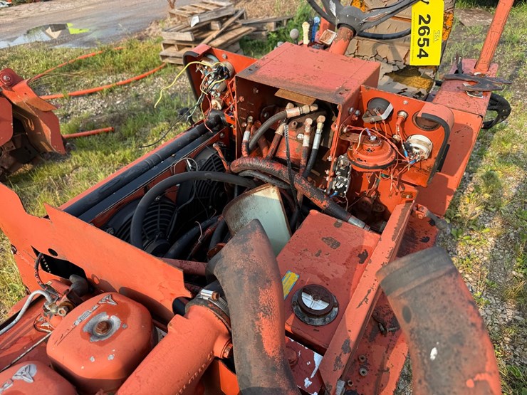 ditch-witch-350sx-image-15