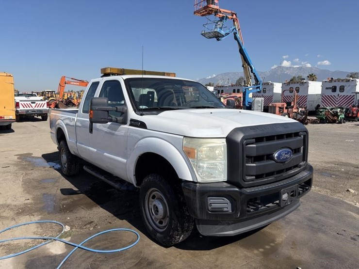 2011-ford-f250-xl-image-2