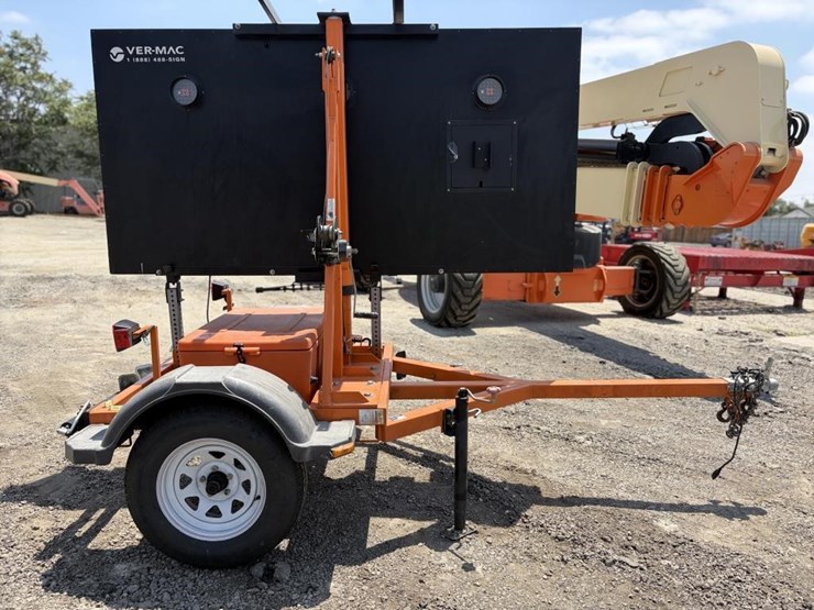 2013-vermac-arrow-board-trailer-image-6