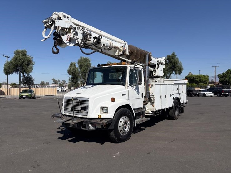 2000-freightliner-fl80-service-utility-truck-image-1