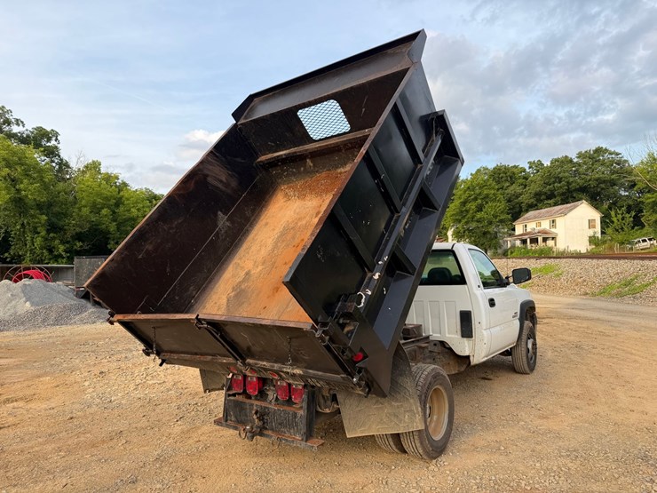 2001-chevrolet-3500-image-12