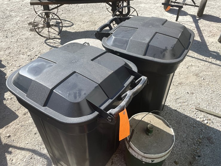 #2140-•-(3)-garbage-cans-image-5