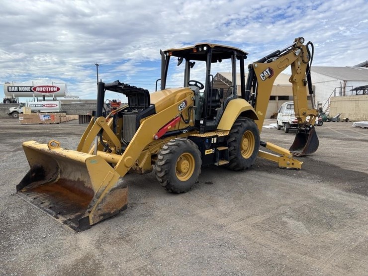 2022-caterpillar-430-image-1