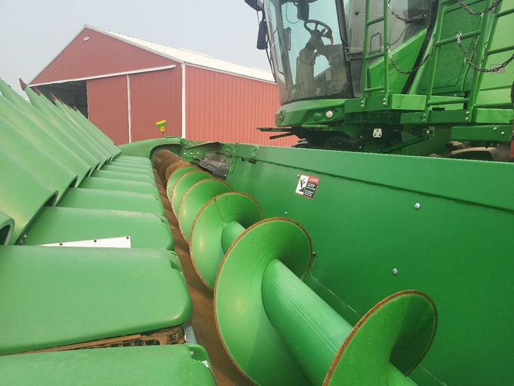 2014-john-deere-612c-corn-head---field-ready-image-15